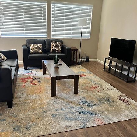 Serene 2Bed 1Bath Condo With Parking Fresno Ngoại thất bức ảnh