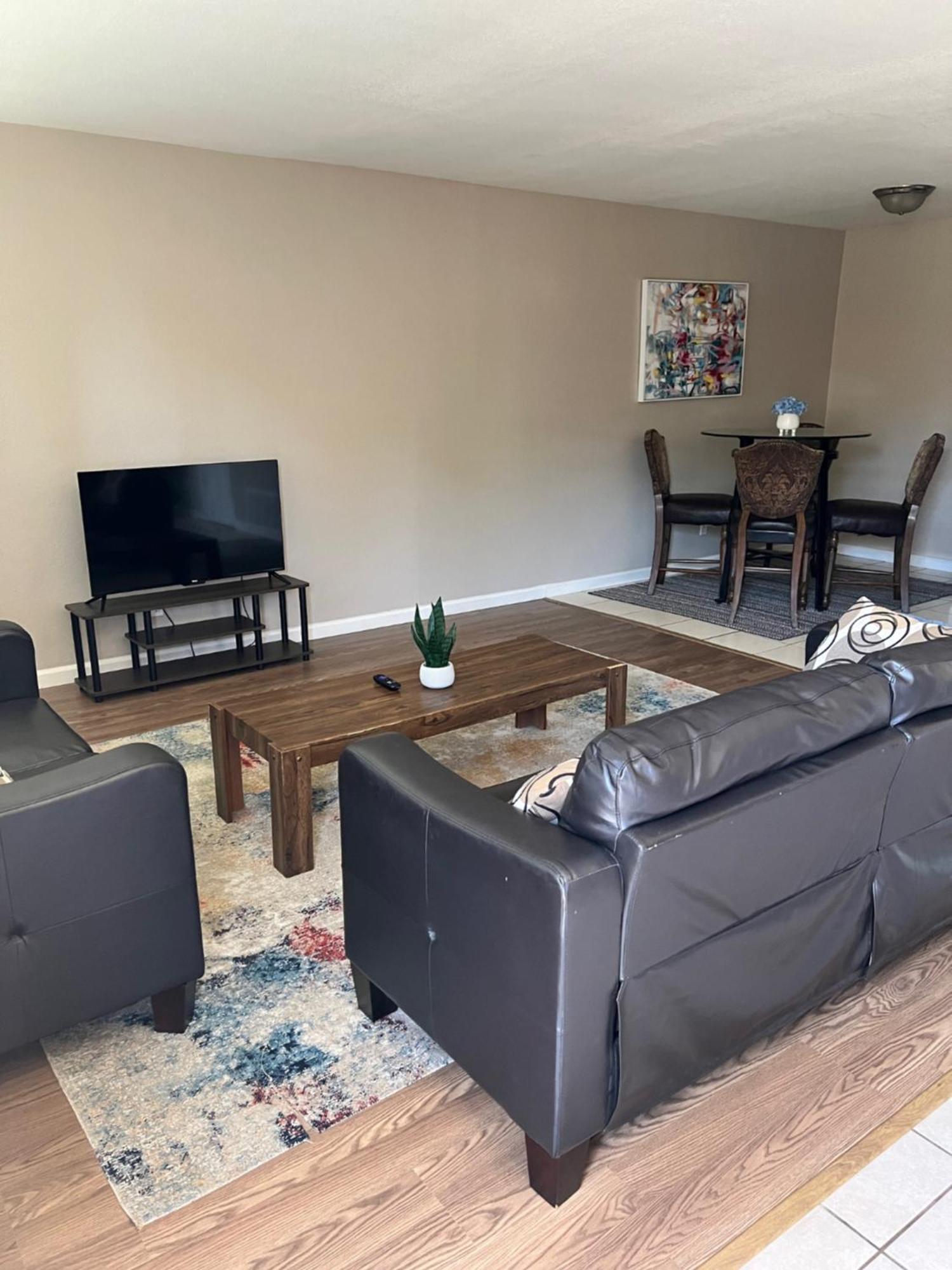 Serene 2Bed 1Bath Condo With Parking Fresno Ngoại thất bức ảnh