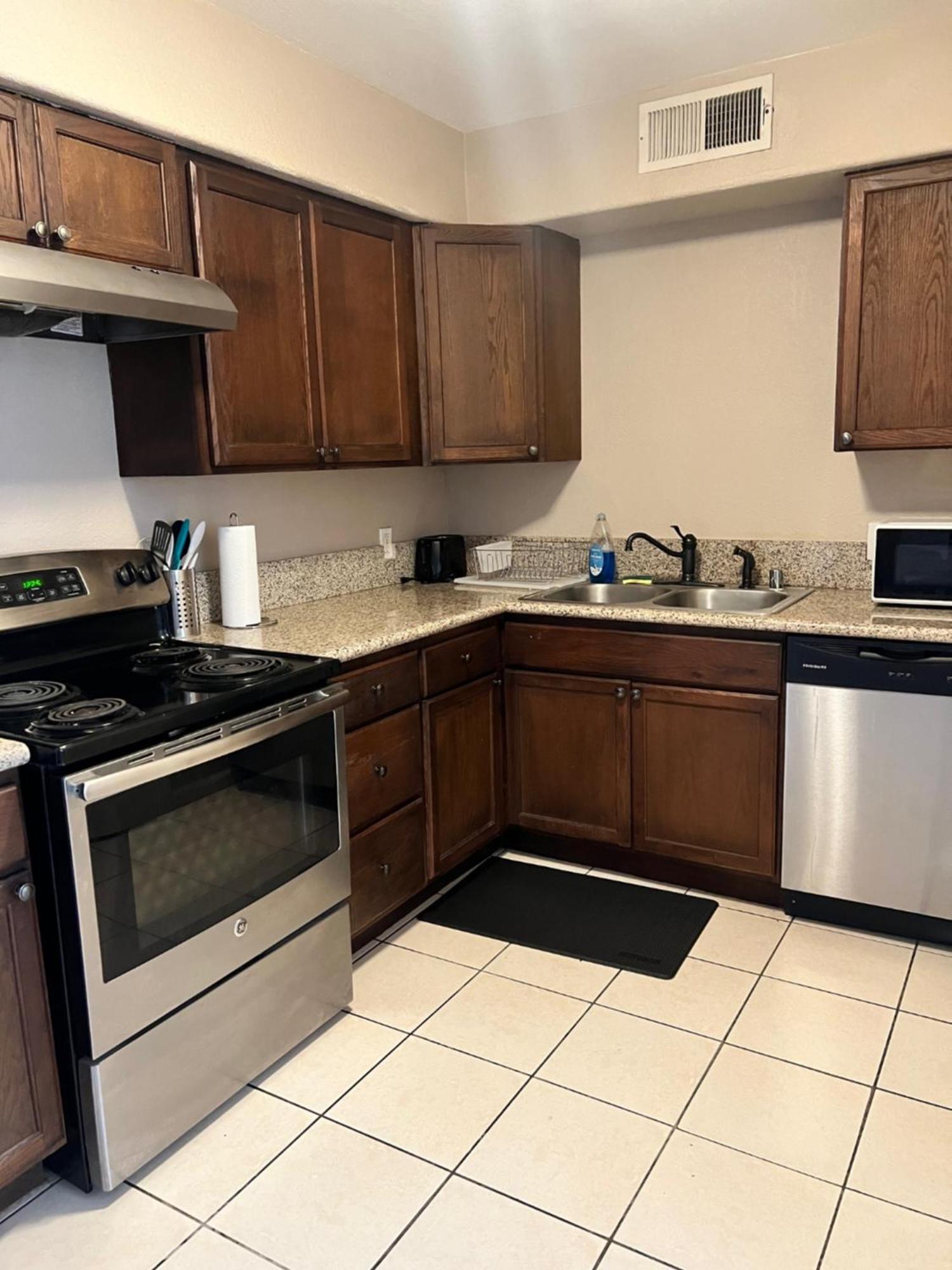 Serene 2Bed 1Bath Condo With Parking Fresno Ngoại thất bức ảnh